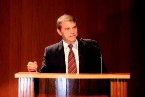 Lunitti: “A vinda da UFPR vem contemplar um desejo que Toledo tinha há anos, contempla as expectativas atuais e vem transformar nossa cidade em pólo universitário. Vai atrair professores e acadêmicos que utilizarão nossos serviços, miscigenando nossos hábitos e nossa forma de encarar o que está a nossa volta”. Imagem: Assessoria de Comunicação da Prefeitura de Toledo.